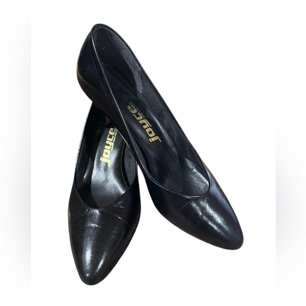 Joyce low heeled black pump. Size 7.